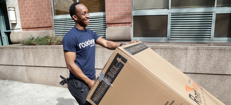 No heavy lifting: one of the main benefits of hiring White Glove movers for your NYC home