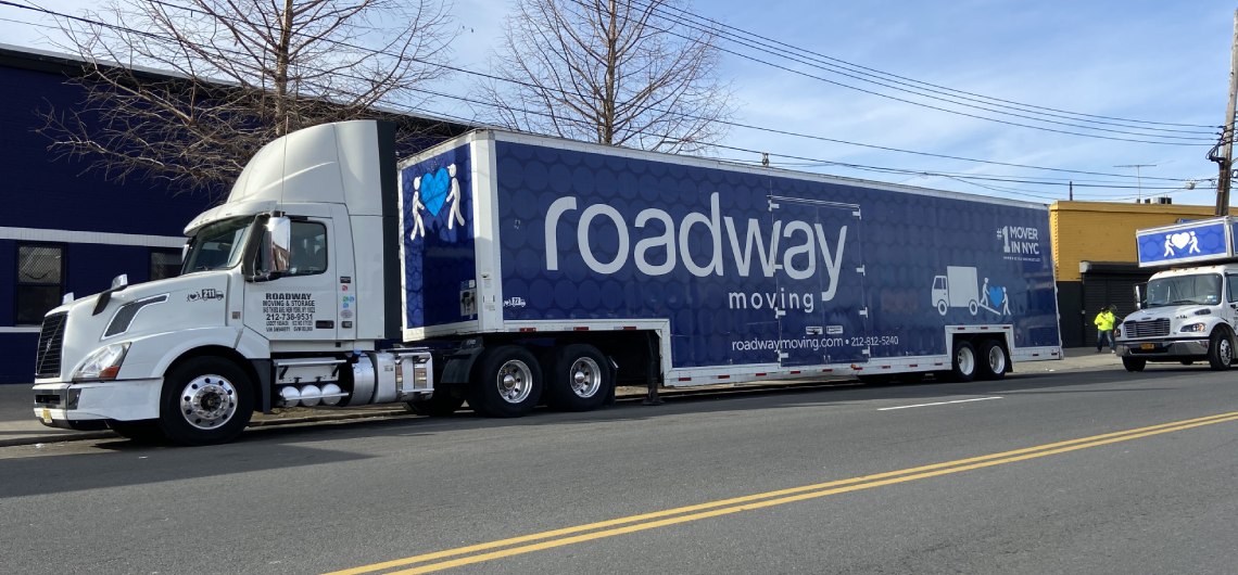 Roadway Moving long distance truck trailer
