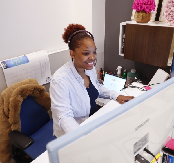 Lady working in Roadway Moving's support team