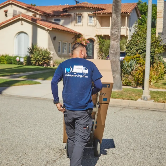 Roadway Moving Sherman Oaks Movers - Movers during a move in Sherman Oaks Movers